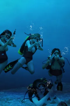 Lyndsi v Nancy Scuba Battle 9 – suchcalamity