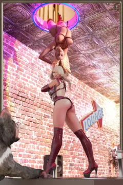 Berseh_in_my_hands_067_On_the_pole