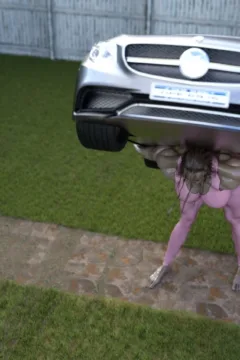 The Giant Family (5)