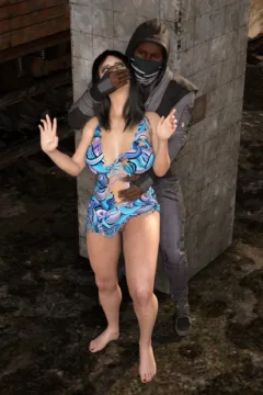 Neve in the Abandoned Subway (3)