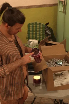 Ch_1_03_onahole_package_inspect_1d